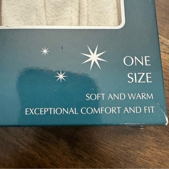 Sensations Isotoner Mannequin Stretch Fleece Gloves White One Size Womens New - Picture 4 of 5